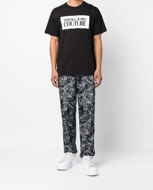 T-SHIRT NERO CON STAMPA CON LOGO VERSACE JEANS COUTURE