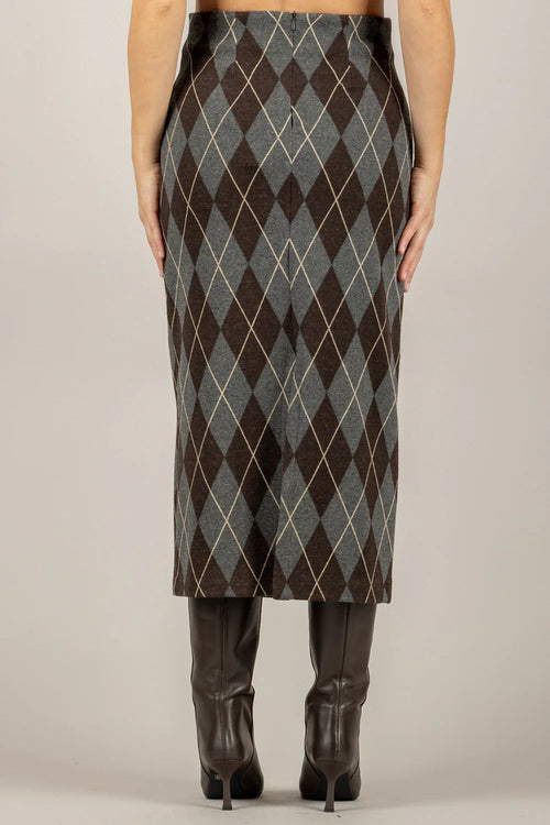 TENSIONE IN GONNA MIDI CON ROMBI