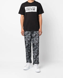 T-SHIRT NERO CON STAMPA CON LOGO VERSACE JEANS COUTURE