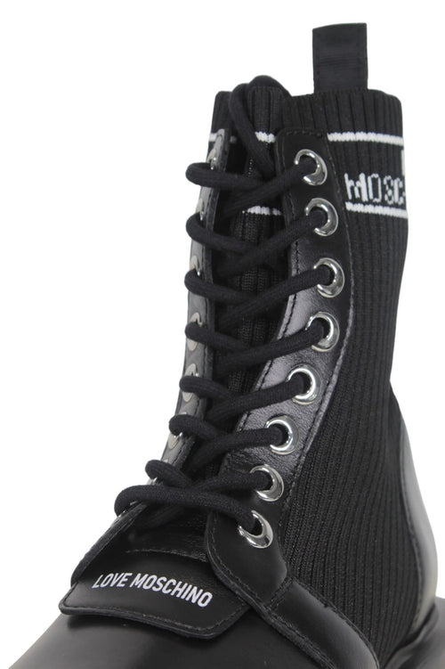 STIVALETTO NERO CON LOGO LOVE MOSCHINO