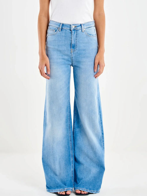 Jeans Vicolo- Donna mod. Sveva- Denim Chiaro - gamba larga- Collezione PE26